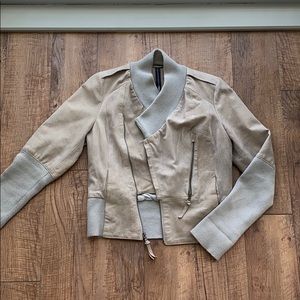 Gorgeous versatile bomber style jacket